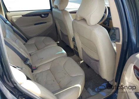 2001 Volvo V70 Xc z USA, uszkodzony, nr VIN YV1SZ58D311023121